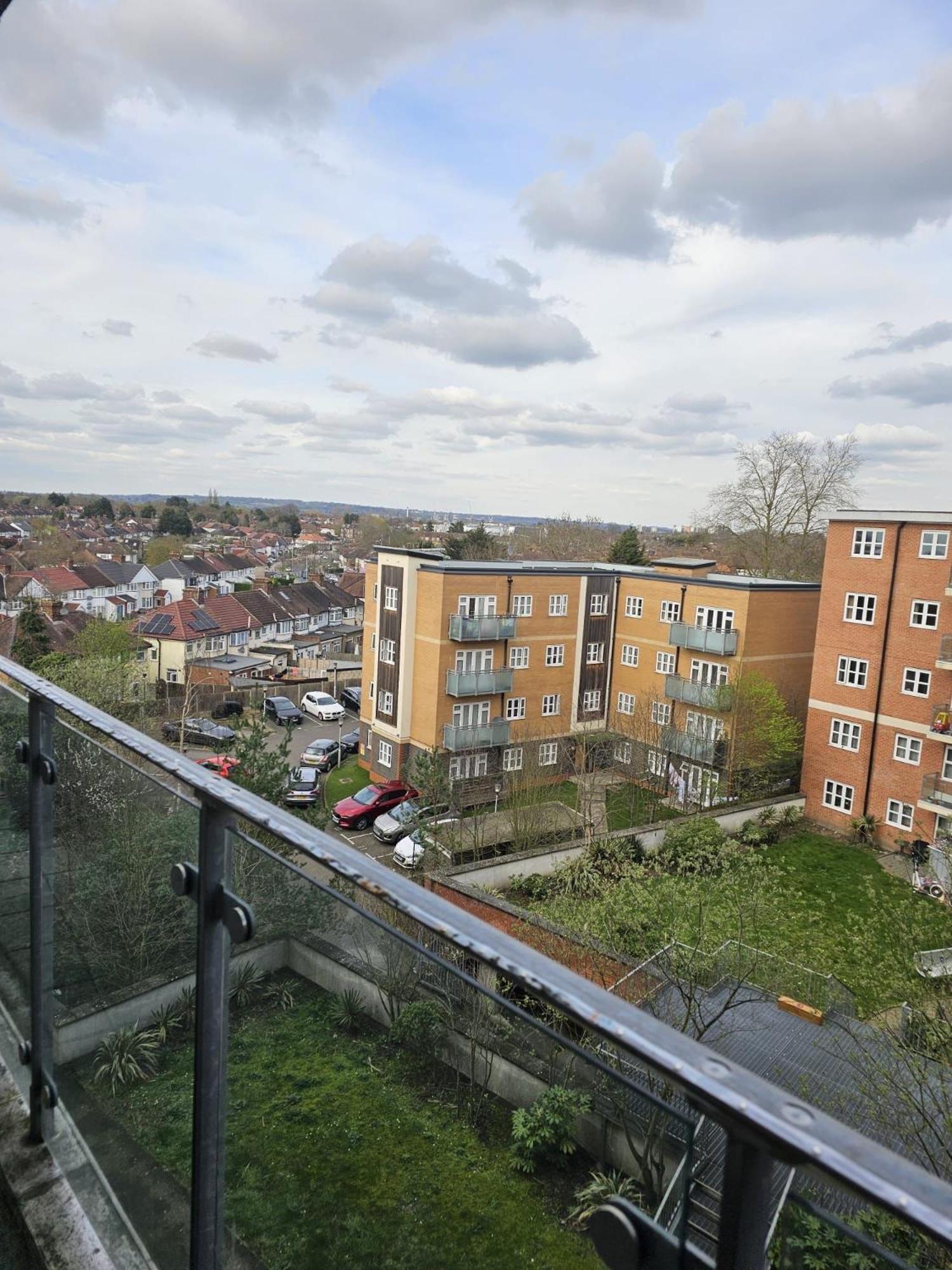 Big Double Room With Bathroom In 2 Bedroom Flat Kitchen Is Shared Harrow on the Hill Exterior foto